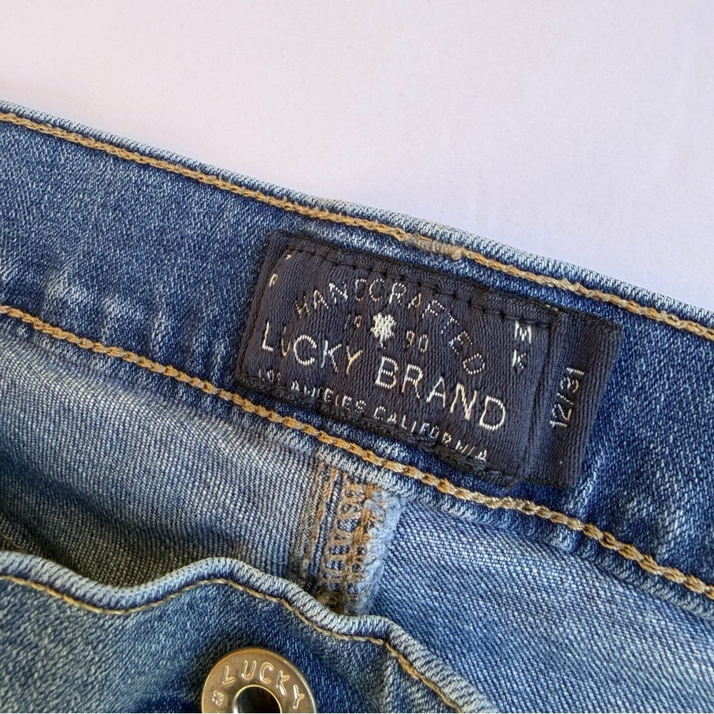 Woman’s Lucky Brand Denim Jeans , Charlie Skinny Size 12/31 - Picture 5 of 11